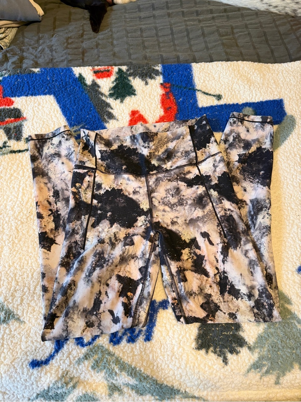 CALIA by Carrie Underwood Black, Gray & Cream Marble Print Leggings